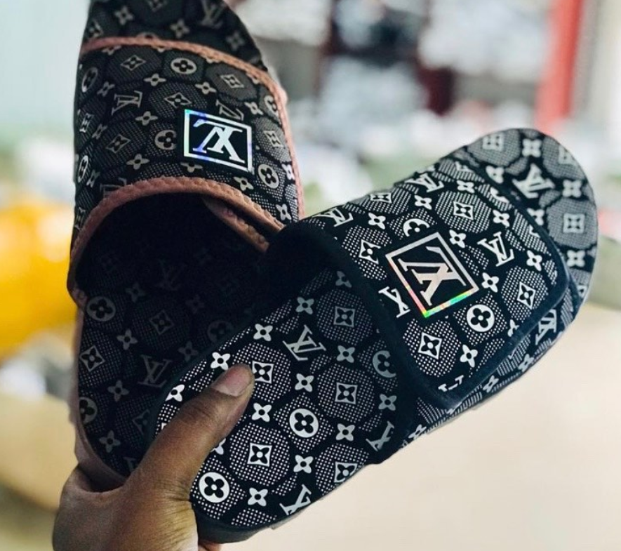 BLACK SLIDE SANDALS